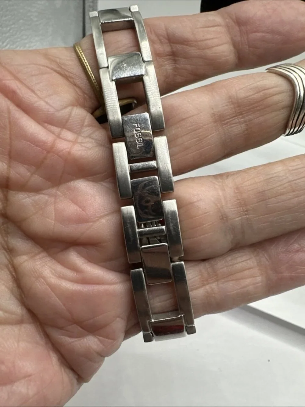 Fossil F2 women's wristwatch silver tone horizontal oval Face Red 7.25”  READ!